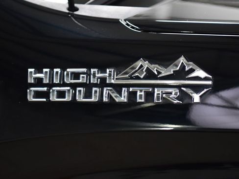 Used 2024 Chevrolet Silverado 1500 High Country w/ High Country Premium Package AWD/4WD image 16