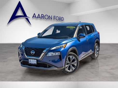 Used 2023 Nissan Rogue SV image 2