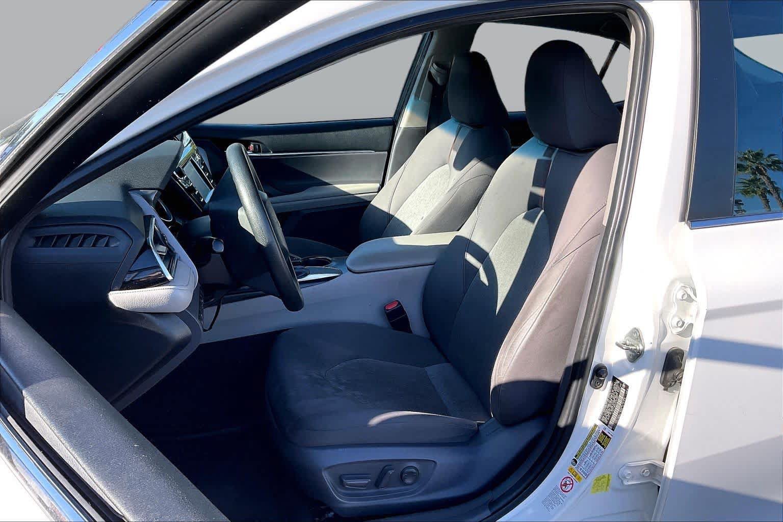 Used 2018 Toyota Camry LE FWD image 6