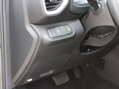 Used 2024 Hyundai Venue SEL image 23