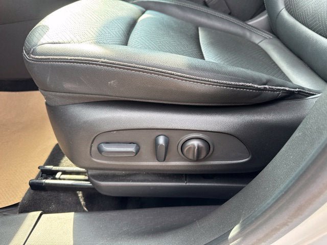 Used 2023 Buick Encore GX Essence w/ Experience Buick Package AWD/4WD image 11