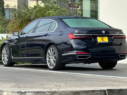Used 2020 BMW 740i w/ Premium Package RWD image 5