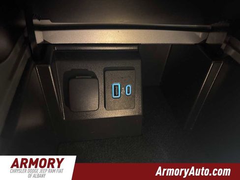 Used 2021 Ford Explorer XLT image 17