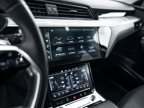 Certified 2024 Audi Q8 e-tron Premium Plus AWD/4WD image 11