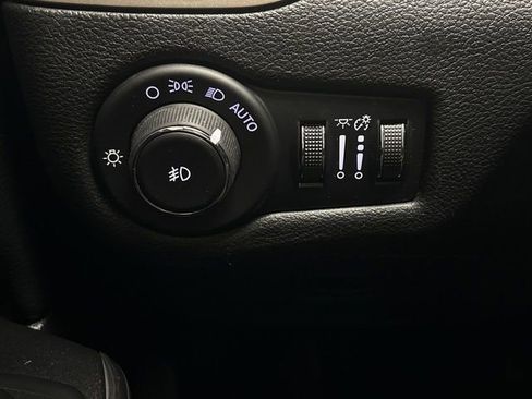 Used 2017 Jeep Cherokee Latitude w/ Cold Weather Group image 44