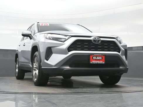 Used 2025 Toyota RAV4 XLE AWD/4WD image 26