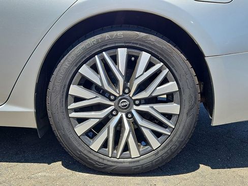 Used 2024 Nissan Altima 2.5 SV FWD image 9