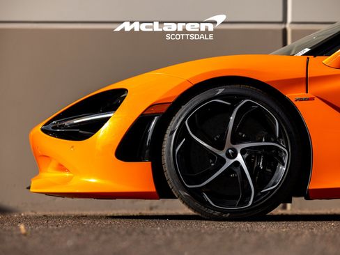 Used 2024 McLaren 750S Spider RWD image 17
