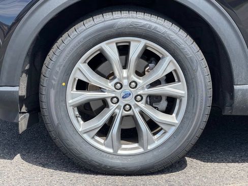 Used 2024 Ford Explorer XLT w/ Equipment Group 202A AWD/4WD image 17