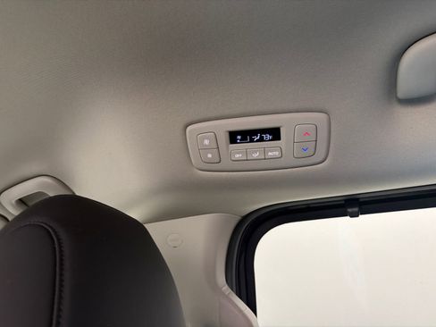 Used 2024 Kia Carnival SX image 19