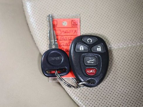 Used 2012 GMC Acadia Denali image 39