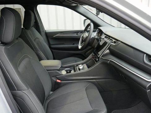 New 2025 Jeep Grand Cherokee Laredo AWD/4WD image 25