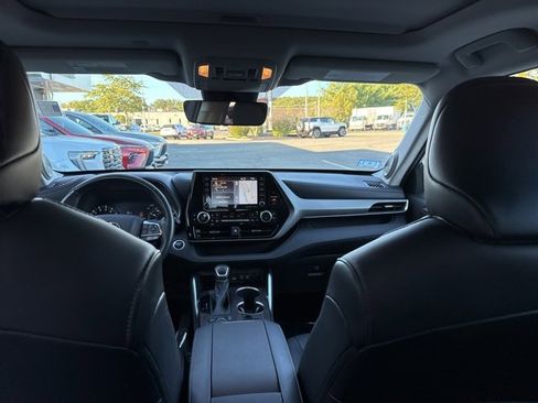 Used 2020 Toyota Highlander Limited image 27