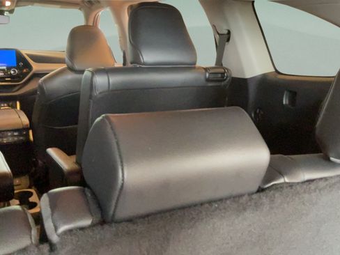 Certified 2024 Toyota Highlander Platinum AWD/4WD image 32