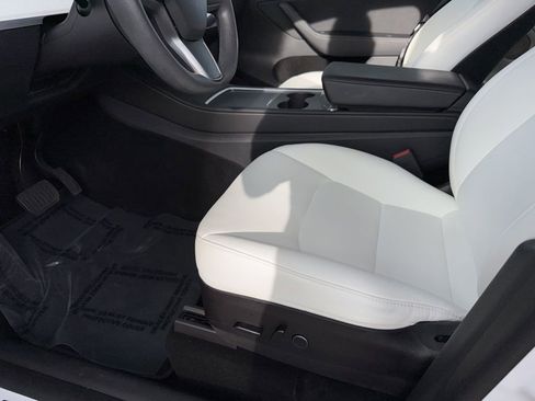 Used 2023 Tesla Model Y Long Range image 13