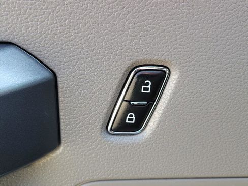 Used 2018 Ford F150 XLT image 8