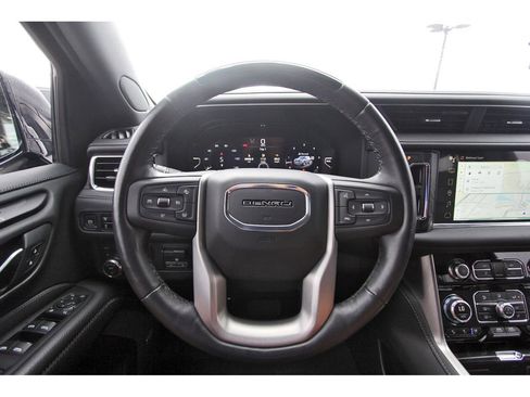 Used 2023 GMC Yukon XL Denali w/ Denali Reserve Package image 9