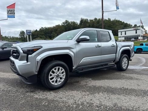 Used 2025 Toyota Tacoma SR5 AWD/4WD image 1