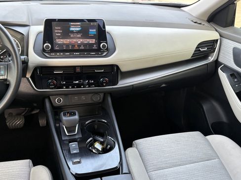 Certified 2021 Nissan Rogue SV FWD image 14