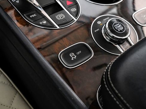 Used 2019 Bentley Bentayga AWD/4WD image 26
