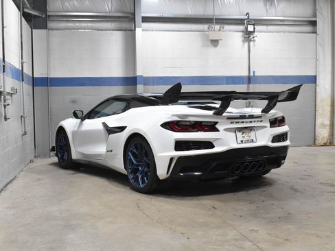 Used 2025 Chevrolet Corvette ZR1 w/ ZR1 Carbon Fiber Aero Package RWD image 17