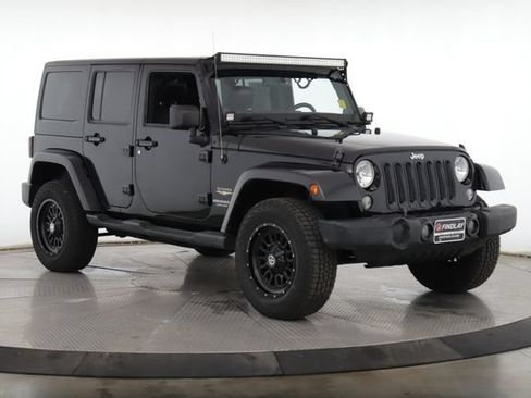 Used 2014 Jeep Wrangler Unlimited Sahara w/ Connectivity Group AWD/4WD image 2