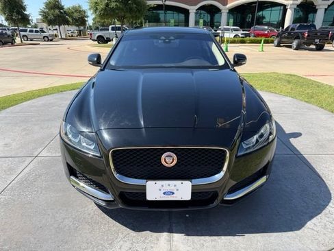 Used 2018 Jaguar XF RWD image 2