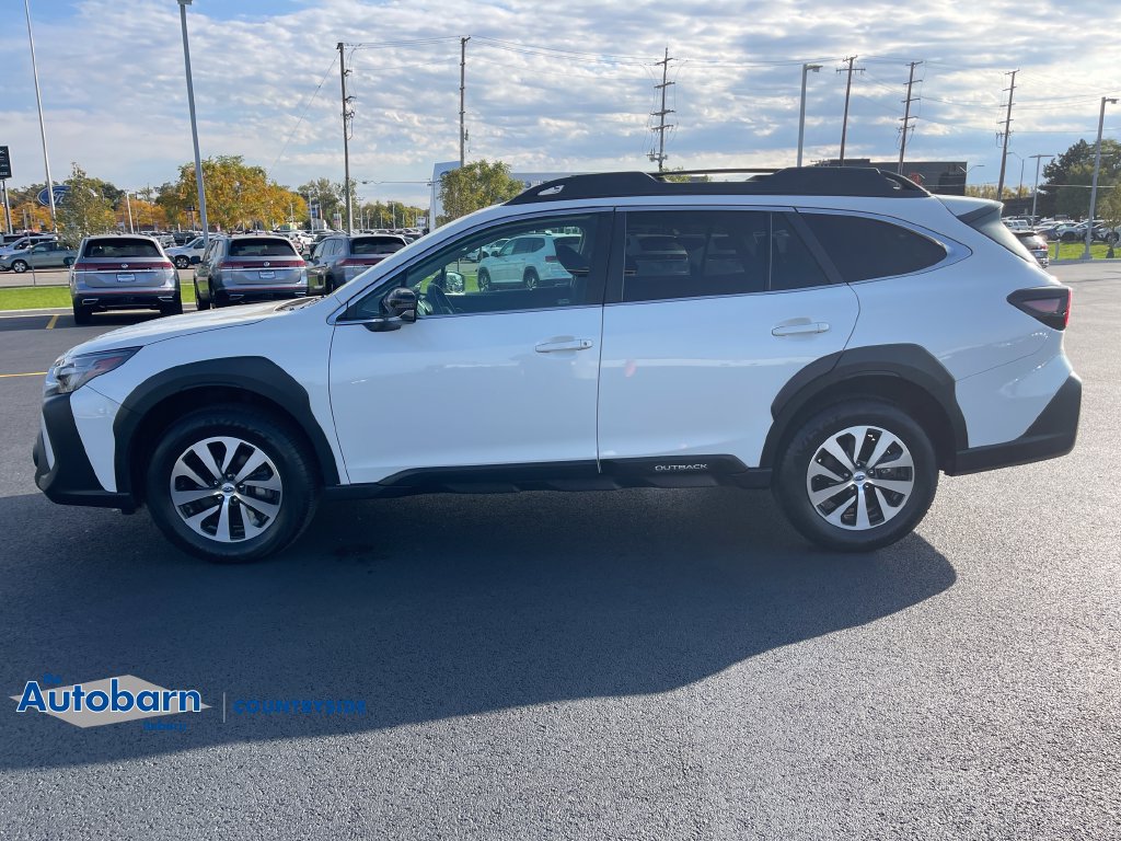 Used 2024 Subaru Outback Premium AWD/4WD image 2