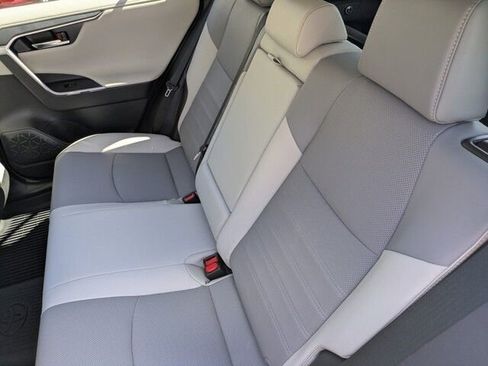 Used 2022 Toyota RAV4 Limited image 16