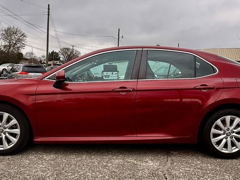 Used 2020 Toyota Camry LE image 2