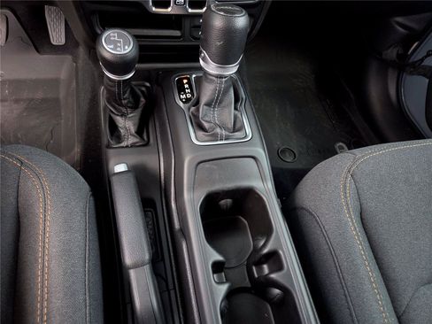 New 2025 Jeep Gladiator Sport AWD/4WD image 39