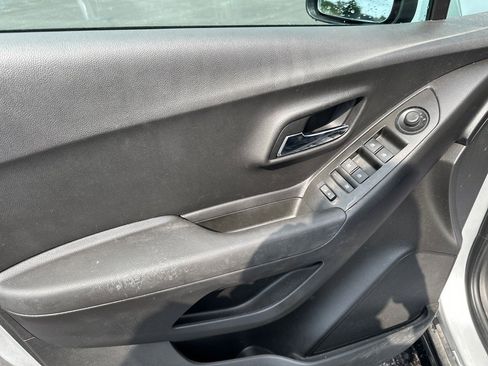 Used 2018 Chevrolet Trax LS image 10