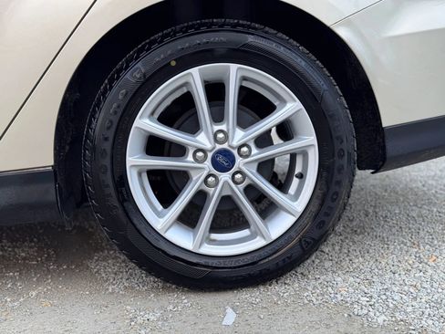 Used 2018 Ford Focus SE FWD image 14