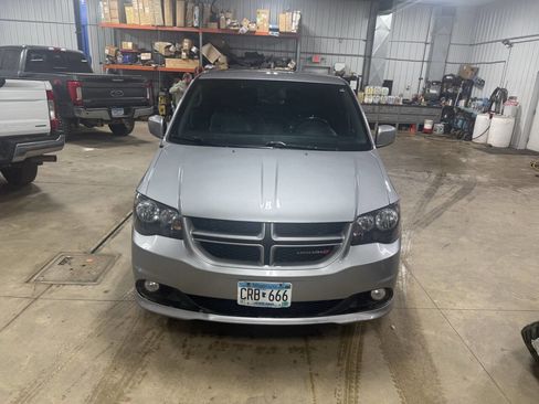 Used 2018 Dodge Grand Caravan GT image 2
