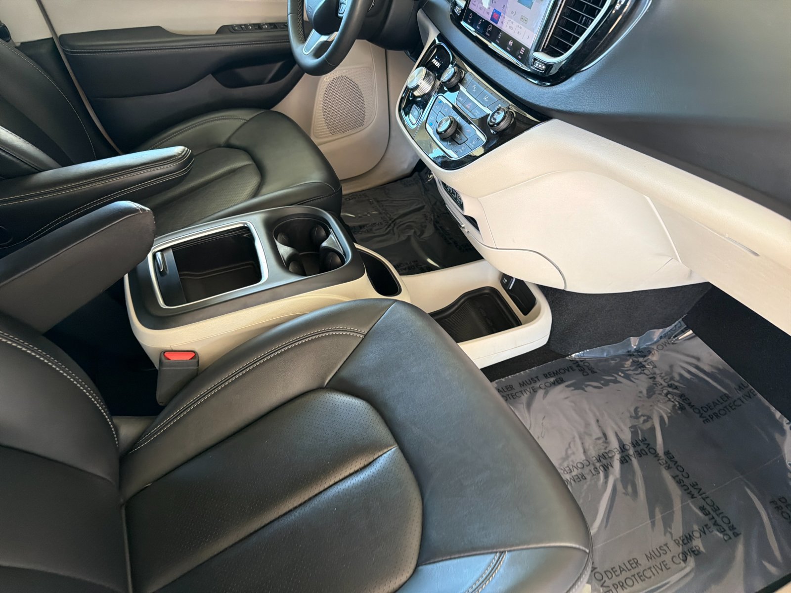 Used 2024 Chrysler Pacifica Touring-L FWD image 18