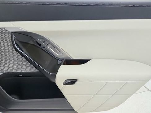 Used 2026 BMW 740i w/ Premium Package RWD image 28