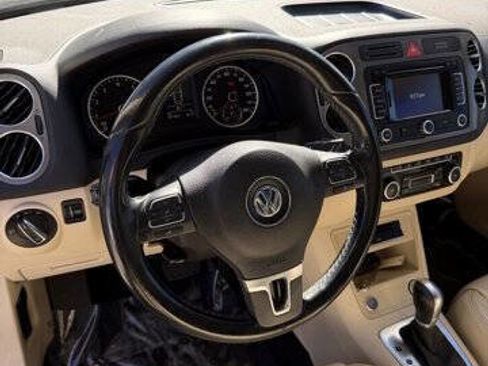 Used 2011 Volkswagen Tiguan S image 12