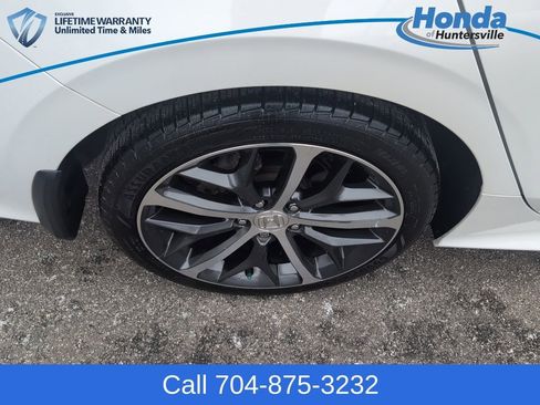 Used 2023 Honda Civic Touring image 10