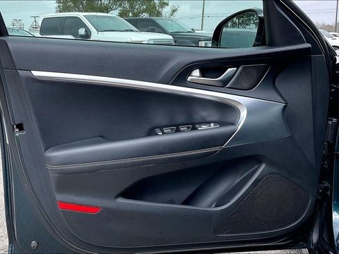 Used 2025 Genesis G70 2.5T image 17