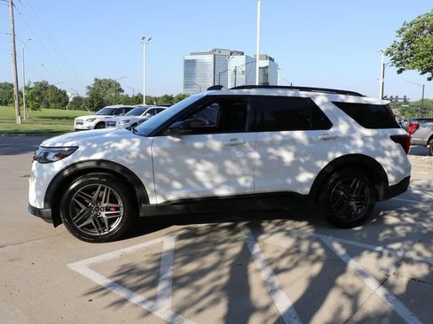 Used 2025 Ford Explorer ST w/ Sun And Sound Package AWD/4WD image 4