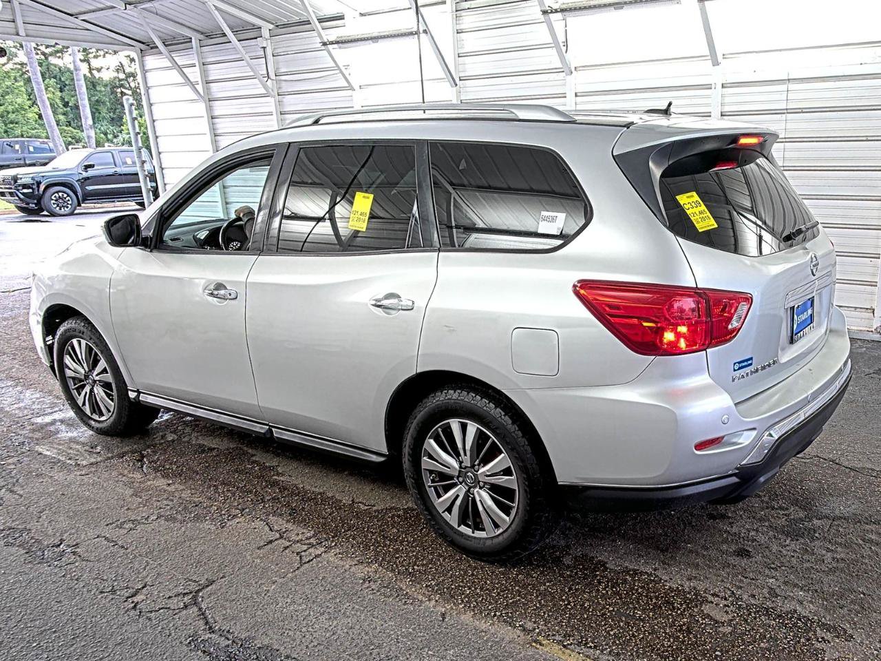 Used 2018 Nissan Pathfinder SV AWD/4WD image 5