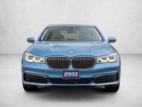 Used 2019 BMW 750i xDrive w/ Executive Package image 2