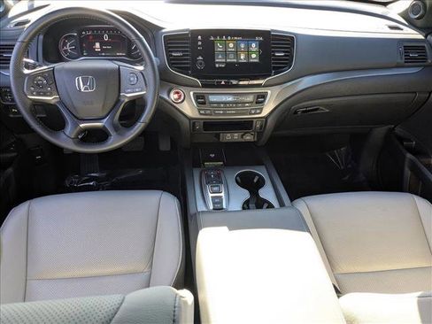Certified 2025 Honda Passport EX-L image 17