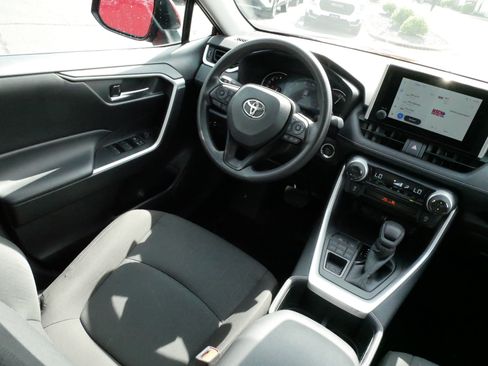 Certified 2025 Toyota RAV4 XLE AWD/4WD image 9