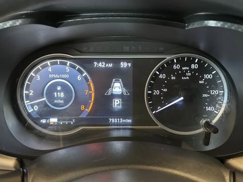 Used 2021 Nissan Versa SV image 9