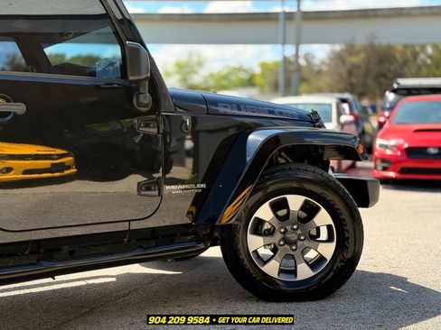 Used 2017 Jeep Wrangler Unlimited Rubicon w/ Connectivity Group AWD/4WD image 6