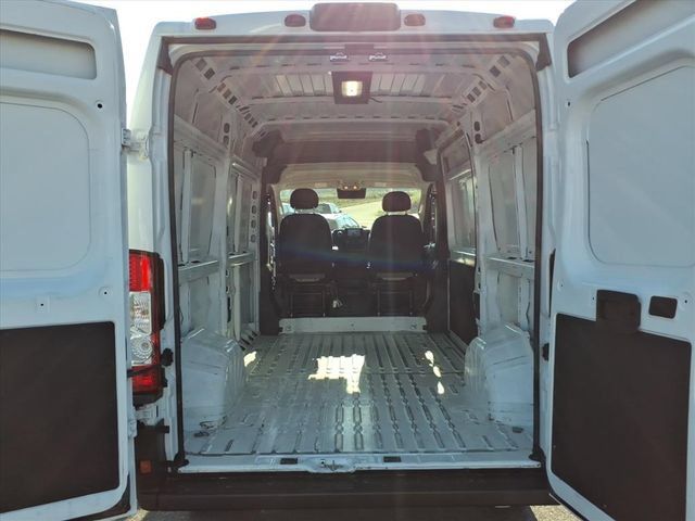 Used 2024 RAM ProMaster 2500 w/ Convenience Group FWD image 11