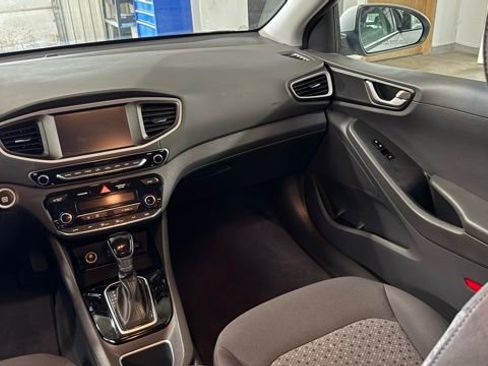 Used 2018 Hyundai Ioniq Blue FWD image 30