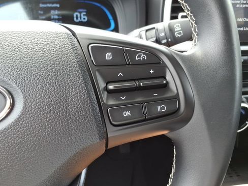 Certified 2024 Hyundai Venue Limited FWD image 21