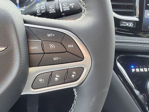 New 2026 Chrysler Pacifica Select image 14